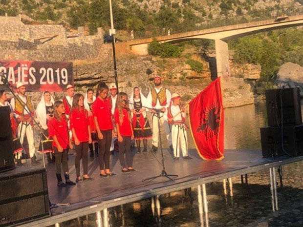 НОВИ ИНЦИДЕНТ НА ПОДРУЧЈУ ТУЗИ: Курти и албанска застава пркосе у Црној Гори